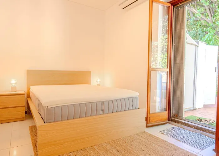 2-room With Terrace Steps From Sea & Casino, Sleeps 4 Appartement