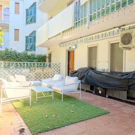 Terrace I Steps To Sea I Newly Refurbished I Casino Apartment *