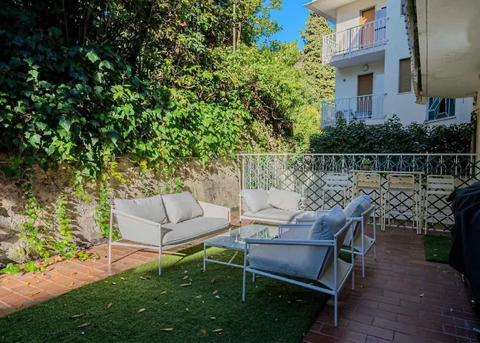 Lejlighed 2-room With Terrace Steps From Sea & Casino, Sleeps 4