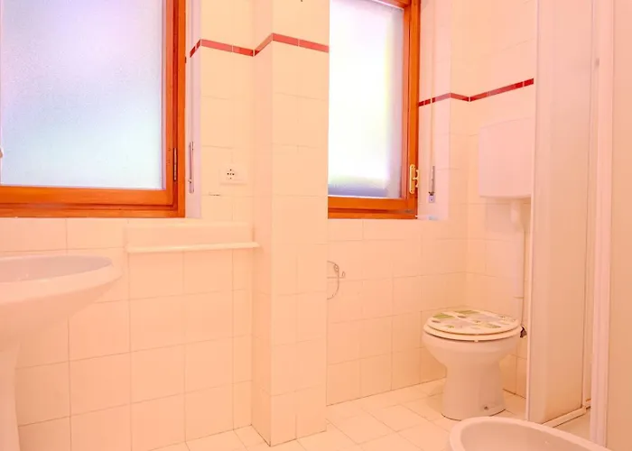 Lejlighed 2-room With Terrace Steps From Sea & Casino, Sleeps 4 *